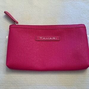 TAHARI Pink Makeup Pouch. Pre-owned. Unused.​​​​​​​​​​​​​​​​​